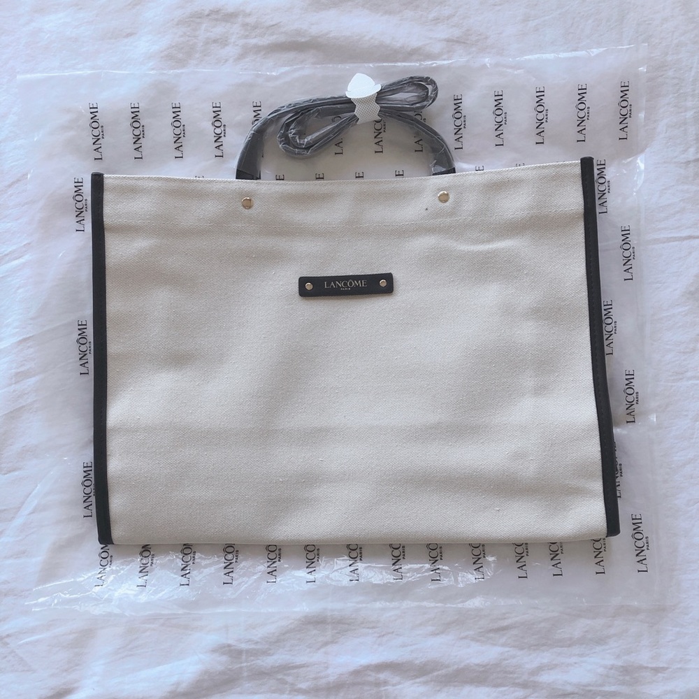 NWT Lancôme Beige and Black, Canvas and Leather Tote Bag 🖤